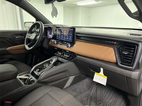 Certified 2024 GMC Canyon AT4 image 28