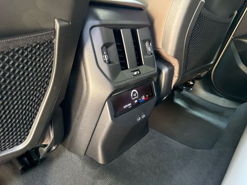 Used 2025 BMW X3 xDrive30i w/ Convenience Package image 17