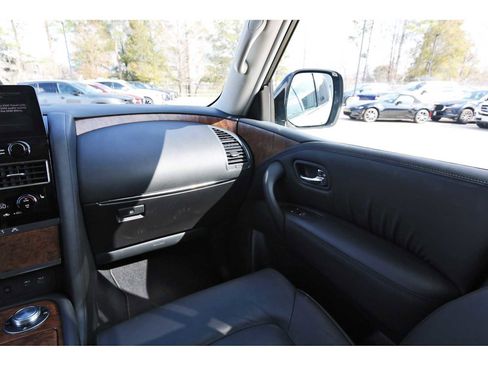 Used 2024 Nissan Armada SL image 8