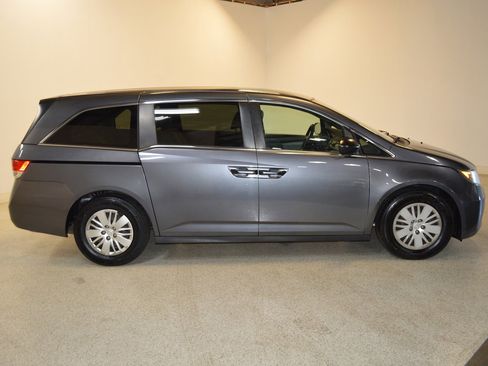 Used 2016 Honda Odyssey LX image 2