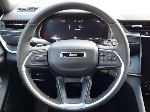 New 2025 Jeep Grand Cherokee Laredo w/ Luxury Tech Group I image 15