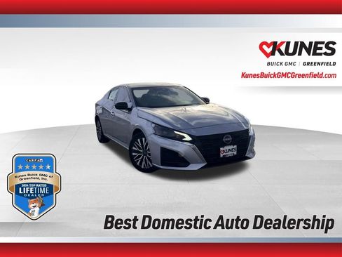 Used 2024 Nissan Altima 2.5 SV image 1