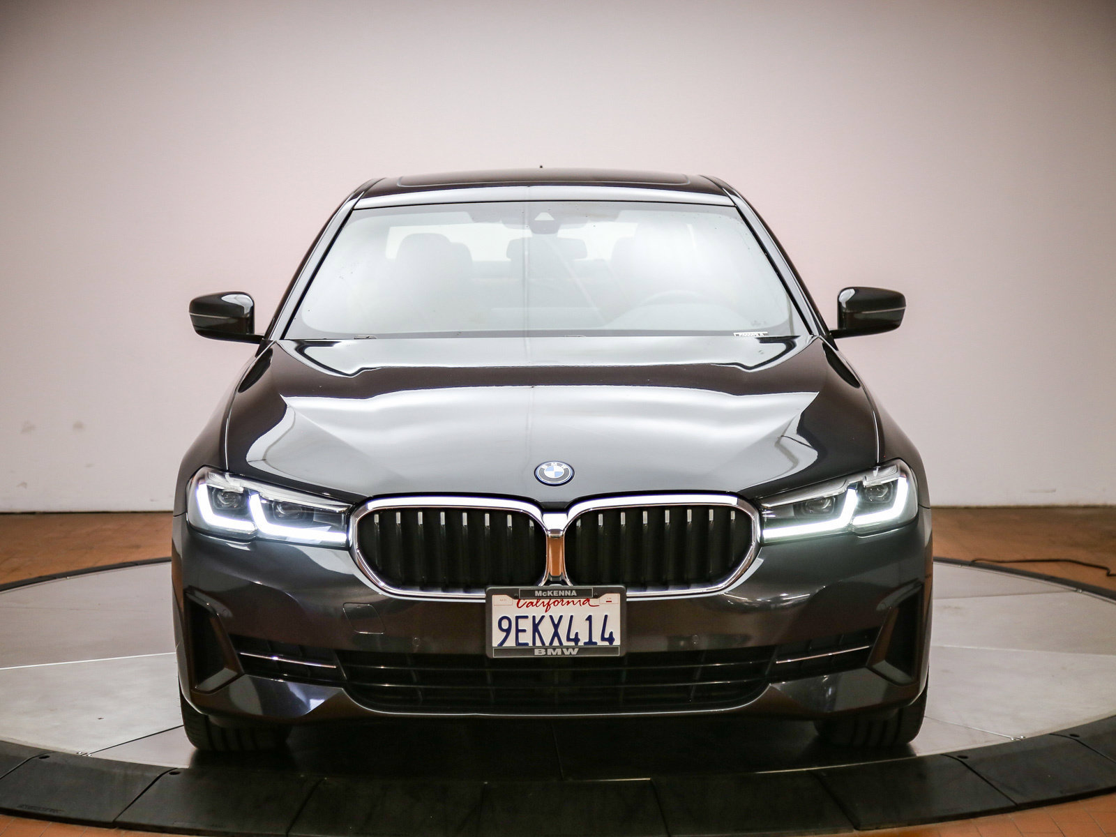 Certified 2023 BMW 530e w/ Convenience Package RWD image 2