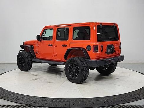 Used 2018 Jeep Wrangler Unlimited Sahara AWD/4WD image 5