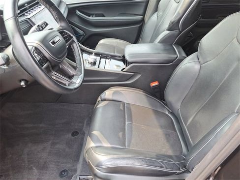 Used 2022 Jeep Grand Cherokee Overland w/ Luxury Tech Group IV image 20