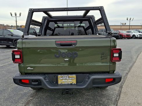 Used 2021 Jeep Gladiator Sport image 6