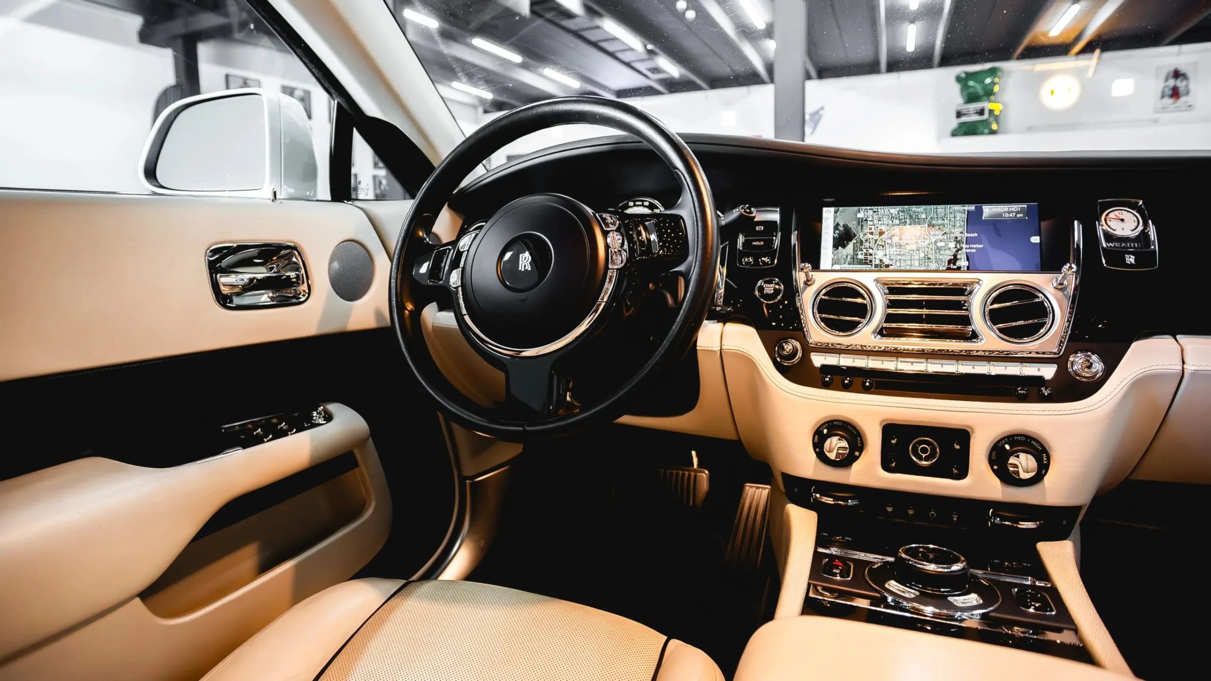 Used 2015 Rolls-Royce Wraith RWD image 36