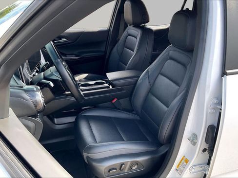 Used 2025 Chevrolet Equinox LT w/ Convenience Package II FWD image 8