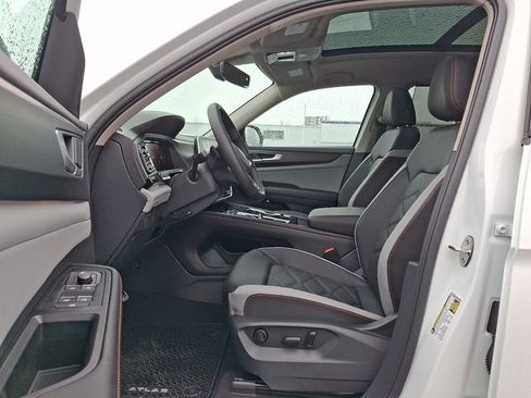 New 2026 Volkswagen Atlas Peak Edition image 6