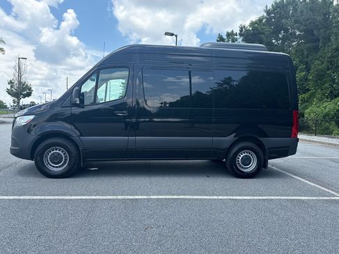Used 2024 Mercedes-Benz Sprinter 2500 image 2