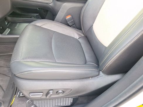 Used 2025 Toyota Sienna Platinum AWD/4WD image 15