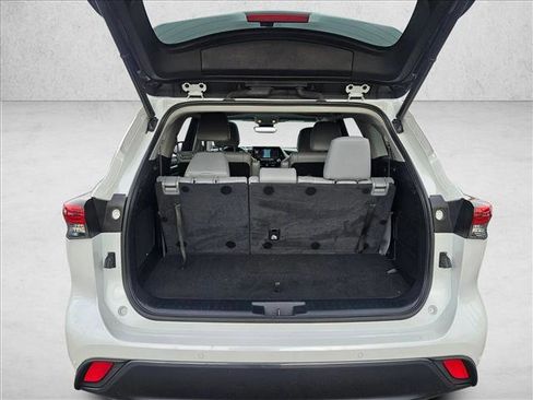 Used 2022 Toyota Highlander Limited image 6