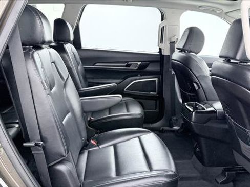 Used 2025 Kia Telluride S FWD image 19