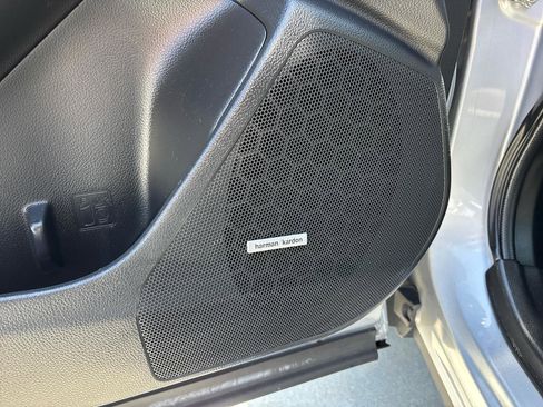 Used 2016 Subaru Forester 2.5i Touring w/ Eyesight & Navigation System image 21