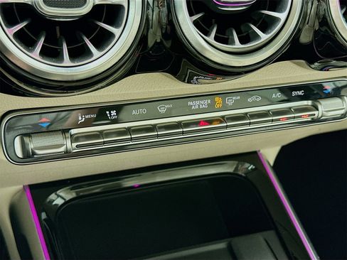 Used 2021 Mercedes-Benz GLB 250 image 17