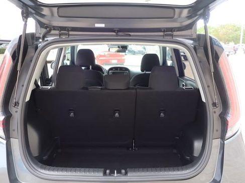 Used 2025 Kia Soul LX w/ LX Technology Package FWD image 13