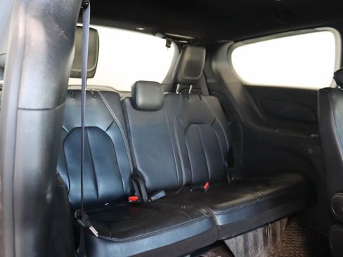 Used 2023 Chrysler Pacifica Touring-L w/ S Appearance Package FWD image 17