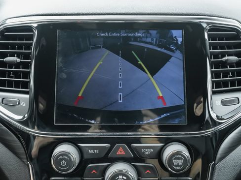 Used 2019 Jeep Grand Cherokee Altitude RWD image 15