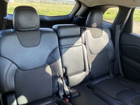 Used 2018 Jeep Cherokee Trailhawk AWD/4WD image 35
