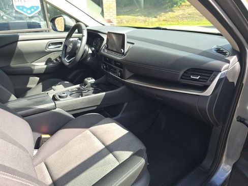 Used 2024 Nissan Rogue SV AWD/4WD image 18