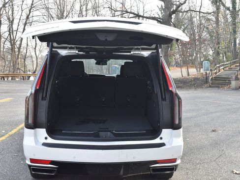 Used 2023 Cadillac Escalade ESV Luxury image 20