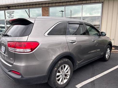 Used 2017 Kia Sorento AWD image 8