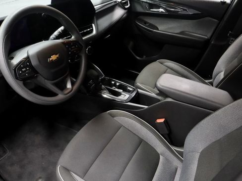 Used 2025 Chevrolet TrailBlazer LT AWD/4WD image 24