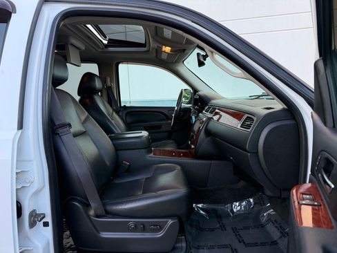 Used 2013 Chevrolet Suburban LTZ AWD/4WD image 22