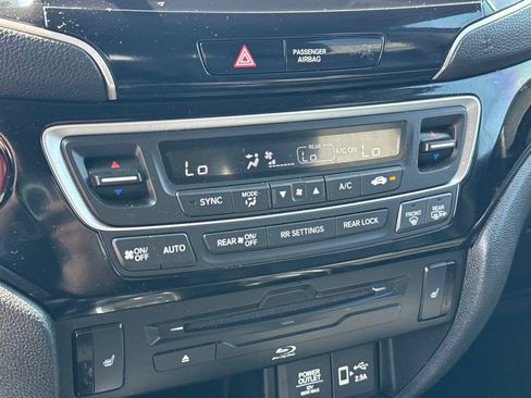 Used 2022 Honda Pilot Touring image 24