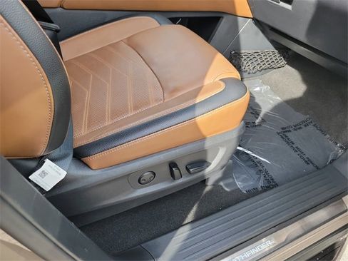 Used 2023 Nissan Pathfinder Platinum w/ Lighting Package (N93) image 36