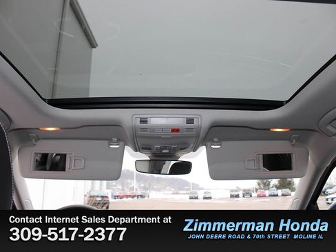 Used 2025 Volkswagen Jetta SE w/ Sunroof Package image 8
