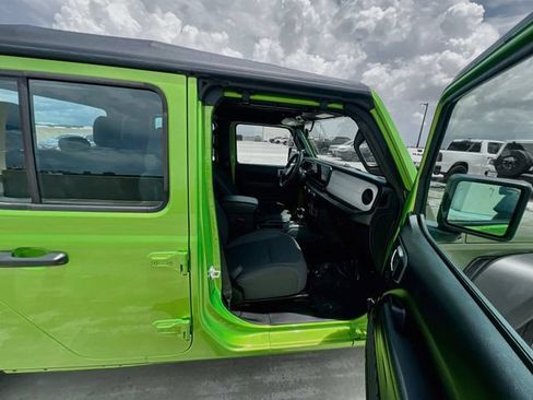 Used 2025 Jeep Gladiator Sport AWD/4WD image 29