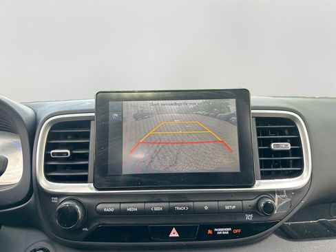 Used 2025 Hyundai Venue SEL FWD image 16