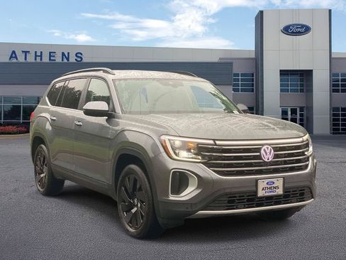 Used 2024 Volkswagen Atlas SE FWD image 1