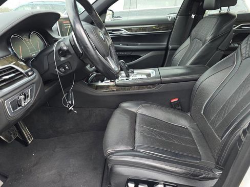 Used 2019 BMW 750i w/ Executive Package image 5