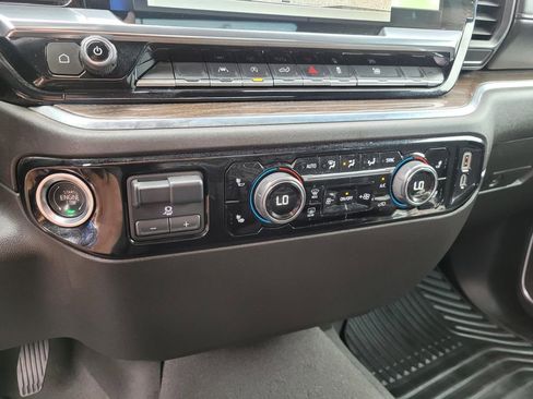 Used 2025 Chevrolet Silverado 1500 LT AWD/4WD image 25