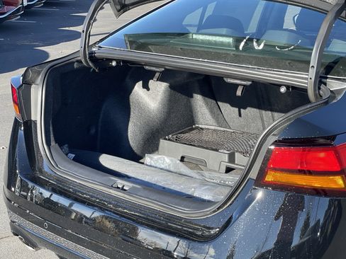 New 2025 Nissan Altima 2.5 SR w/ SR Premium Package image 8