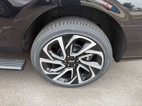 New 2027 Lincoln Navigator Reserve AWD/4WD image 13