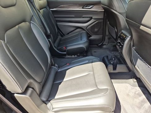 Used 2025 Jeep Grand Cherokee L Limited AWD/4WD image 21