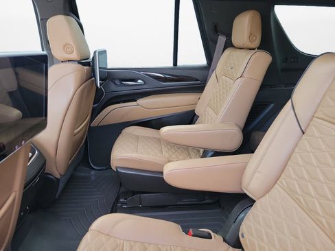 Used 2022 Cadillac Escalade Premium Luxury image 13