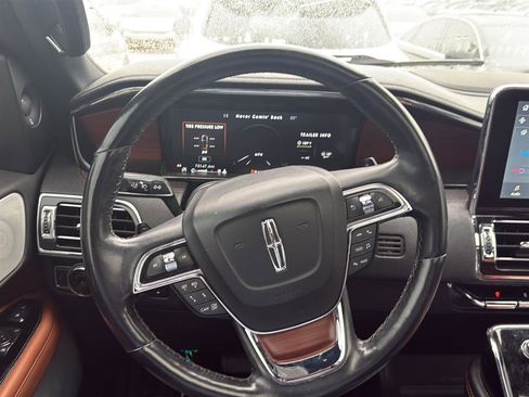 Used 2021 Lincoln Navigator Reserve AWD/4WD image 4