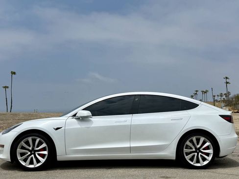Used 2020 Tesla Model 3 Standard Range Plus RWD image 2