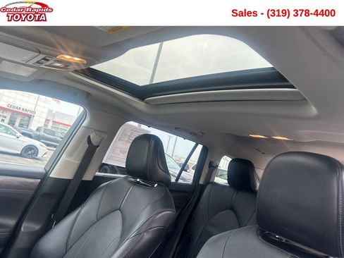 Used 2021 Toyota Highlander Limited image 18