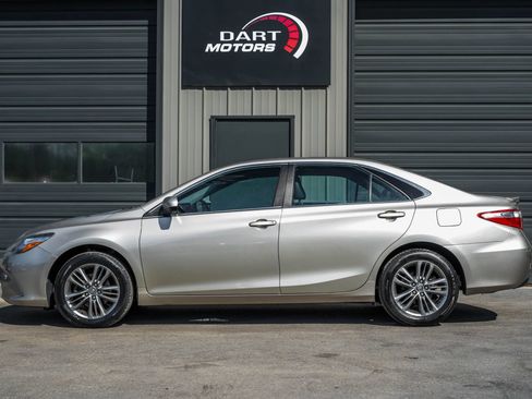 Used 2017 Toyota Camry SE FWD image 4
