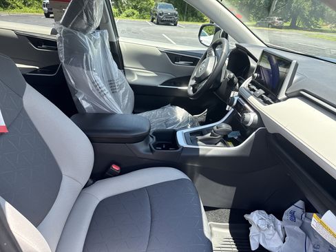 New 2025 Toyota RAV4 XLE image 31