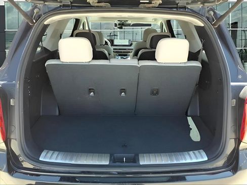 Used 2024 Hyundai Palisade Calligraphy image 11