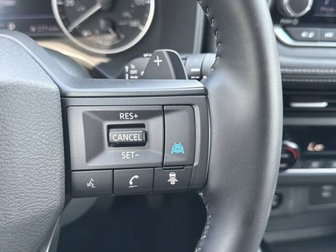 Used 2025 Nissan Rogue SV FWD image 20