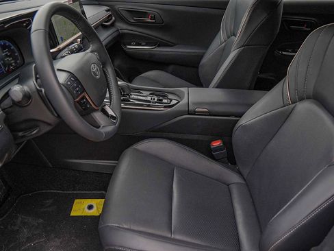 Used 2025 Toyota Crown Signia image 10