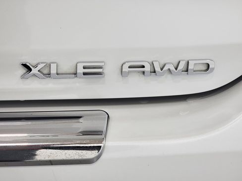 Certified 2025 Toyota Highlander XLE image 10