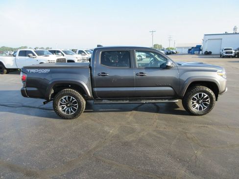 Used 2020 Toyota Tacoma TRD Sport AWD/4WD image 5